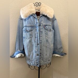 XS Levi’s Vintage Oversized Denim Jacket w/ Removable Fur Collar – Insulated